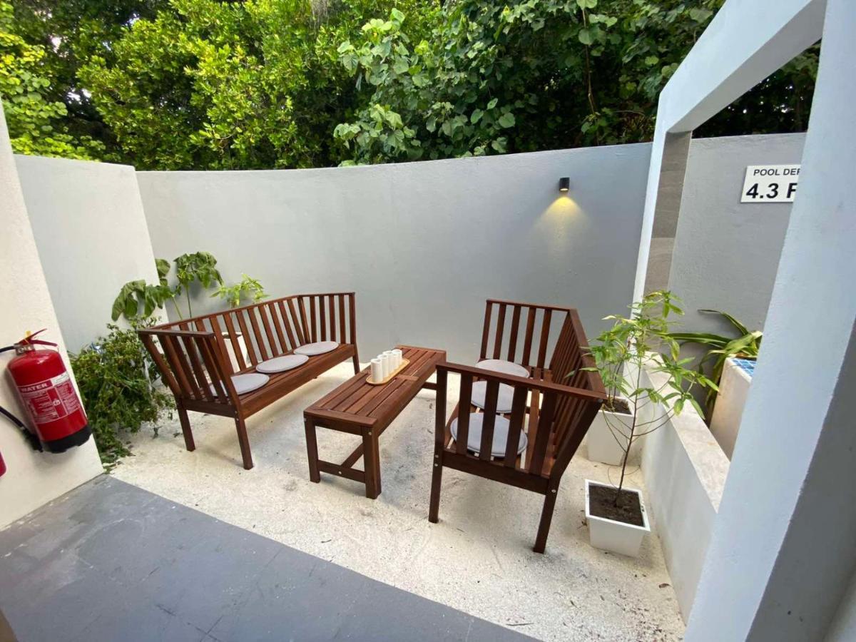 Unwind Dhigurah Hotel Дхигура Екстериор снимка